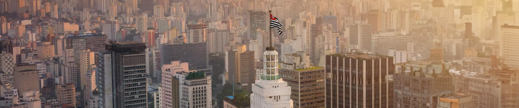 imagem do topo do Farol Santander