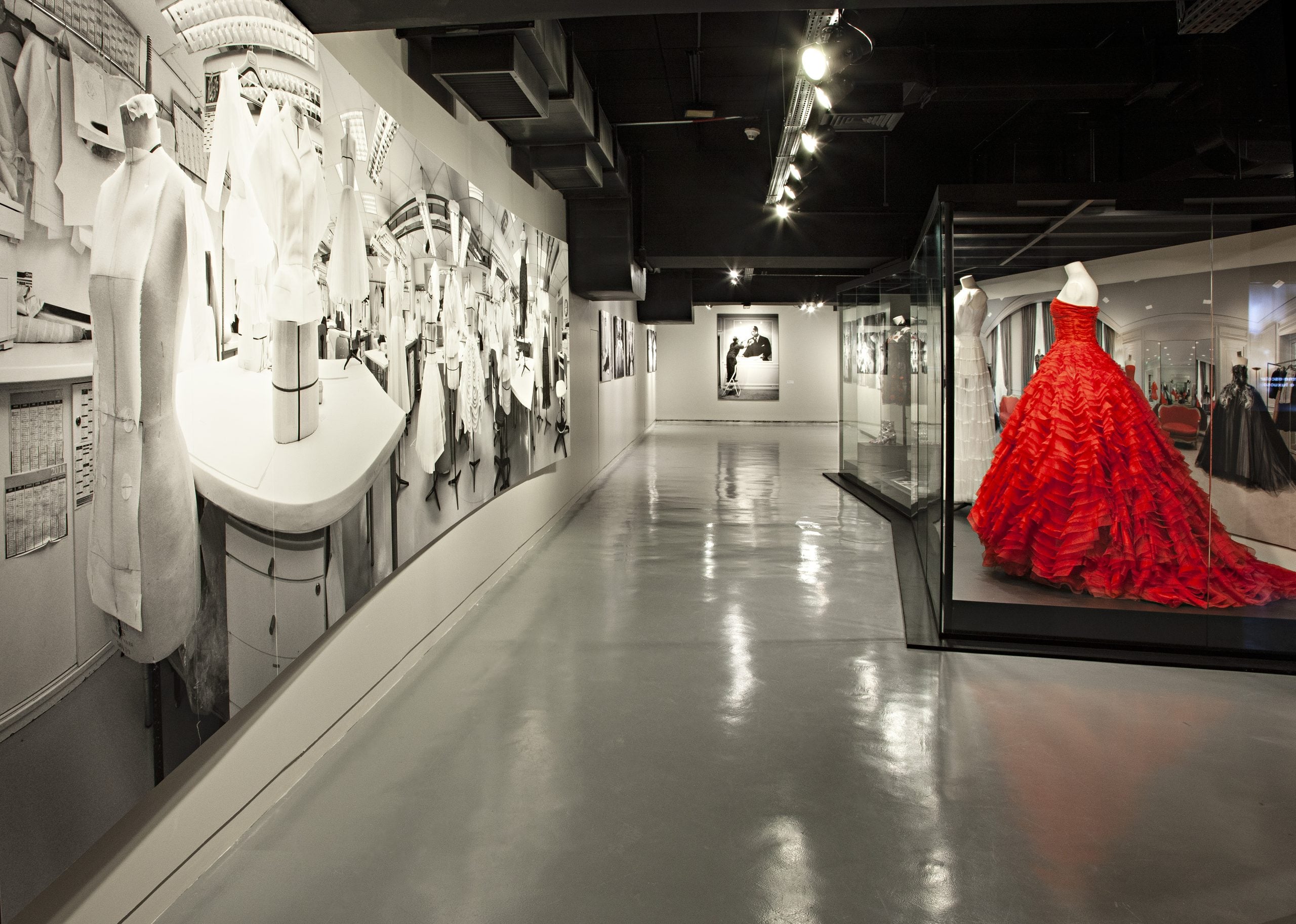 A Arte da Moda_Christian Dior Couture_Red Dress_Fotografias de Gérard Uféras_Foto Fifi Tong